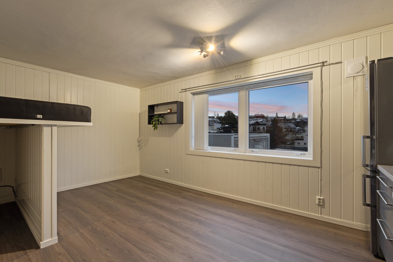 Lettstelt bolig med alt du trenger rett utenfor døren. Galleribilde