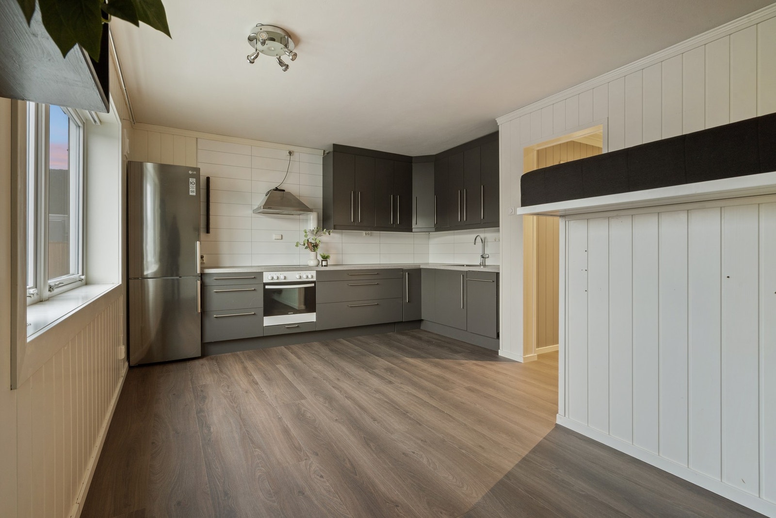 Sentral 1-roms andelsleilighet i 4. etasje - Heis, stipulert strøm og nærhet til alt! Galleribilde