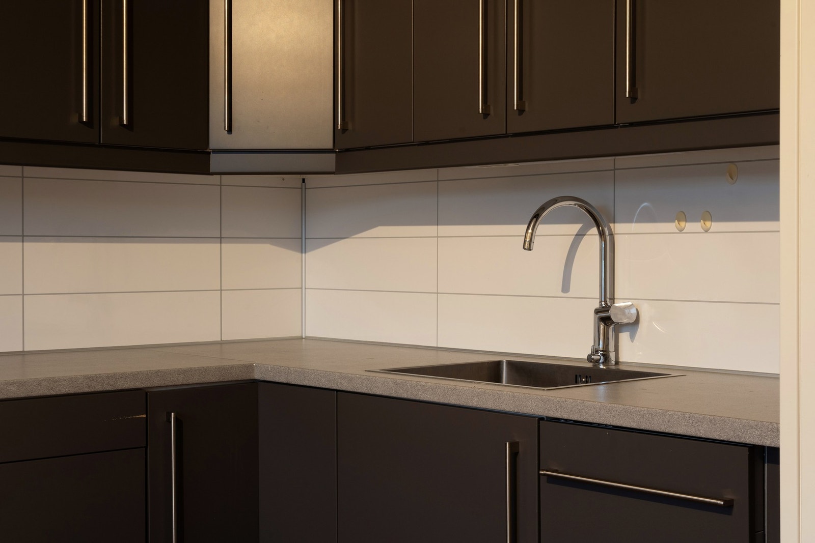 Det er integrert oppvaskmaskin, komfyr og platetopp. Galleribilde