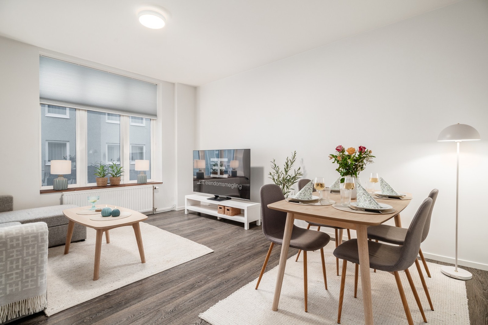 Stue: Leiligheten varmes opp med fjernvarme. Galleribilde