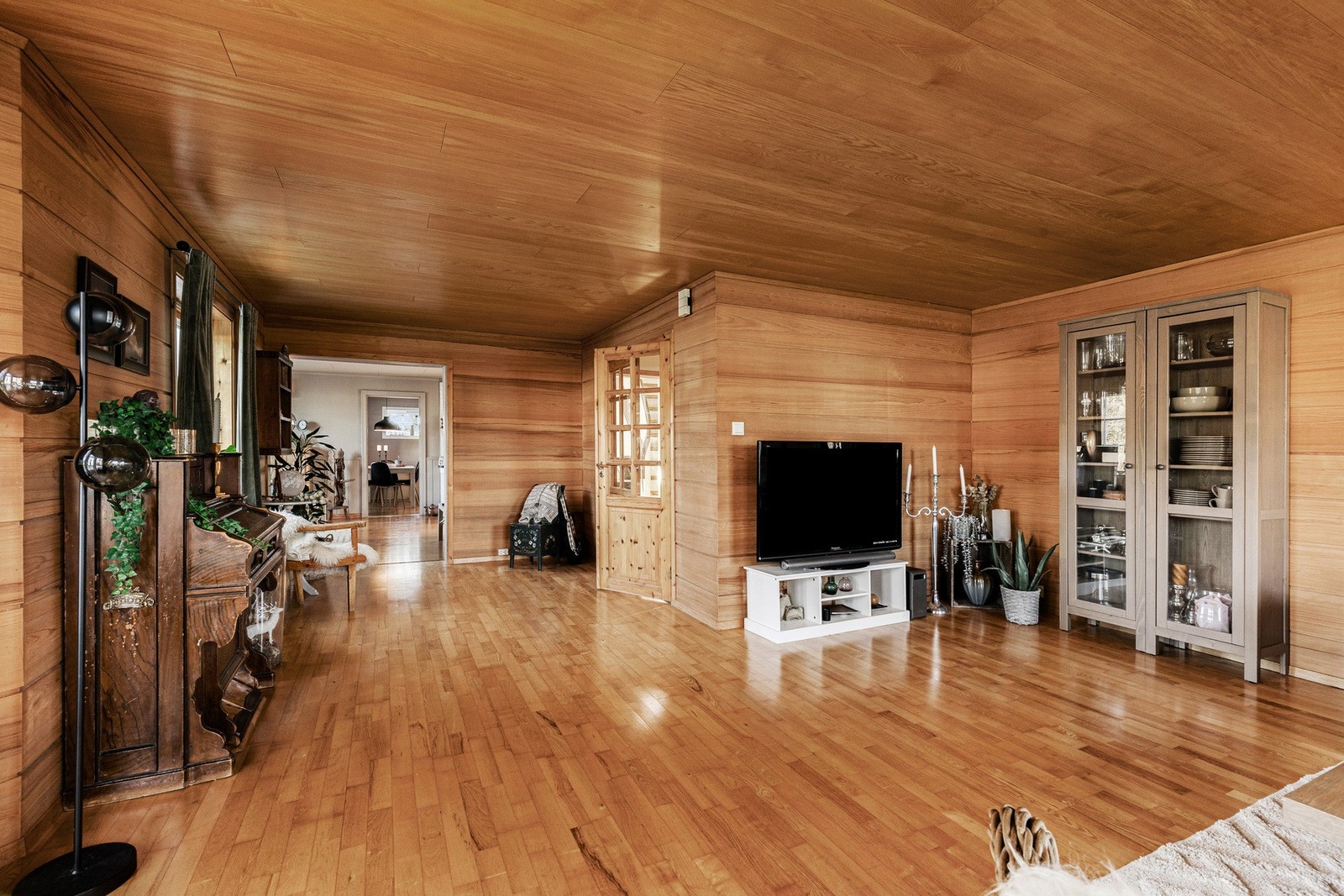 Hovedstuen fører inn til en ny stue Galleribilde