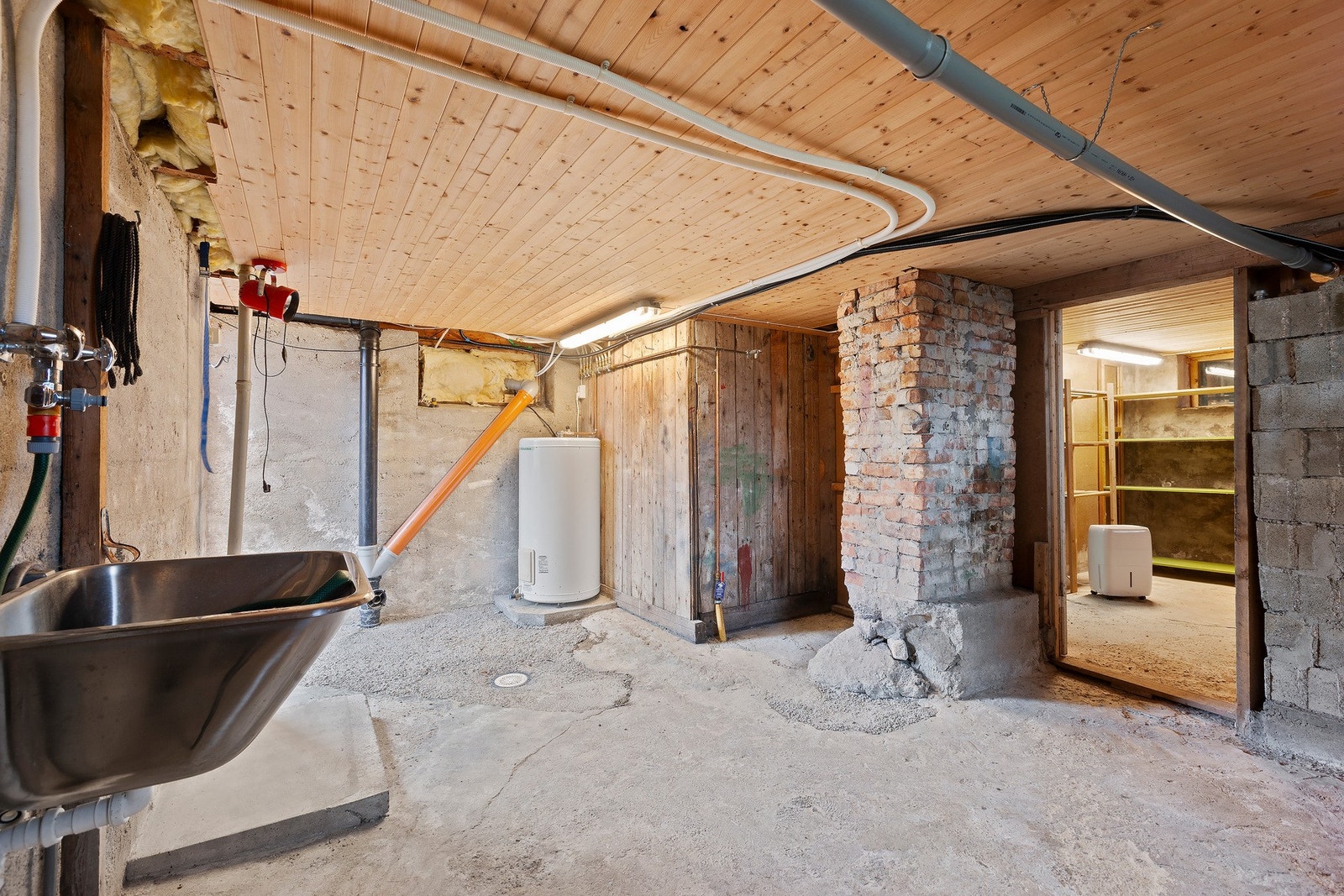 I kjelleren har man flere kjellerboder med god lagringsplass Galleribilde