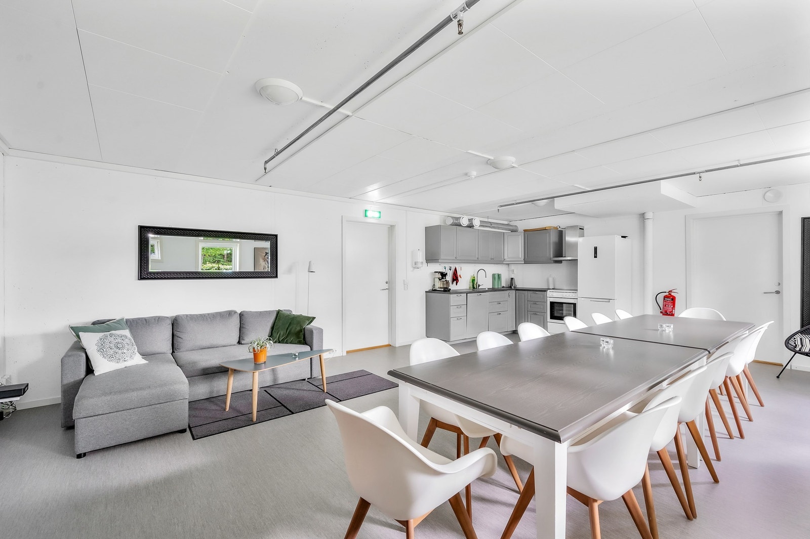 Felles oppholdsrom fullt møblert og utstyrt Galleribilde