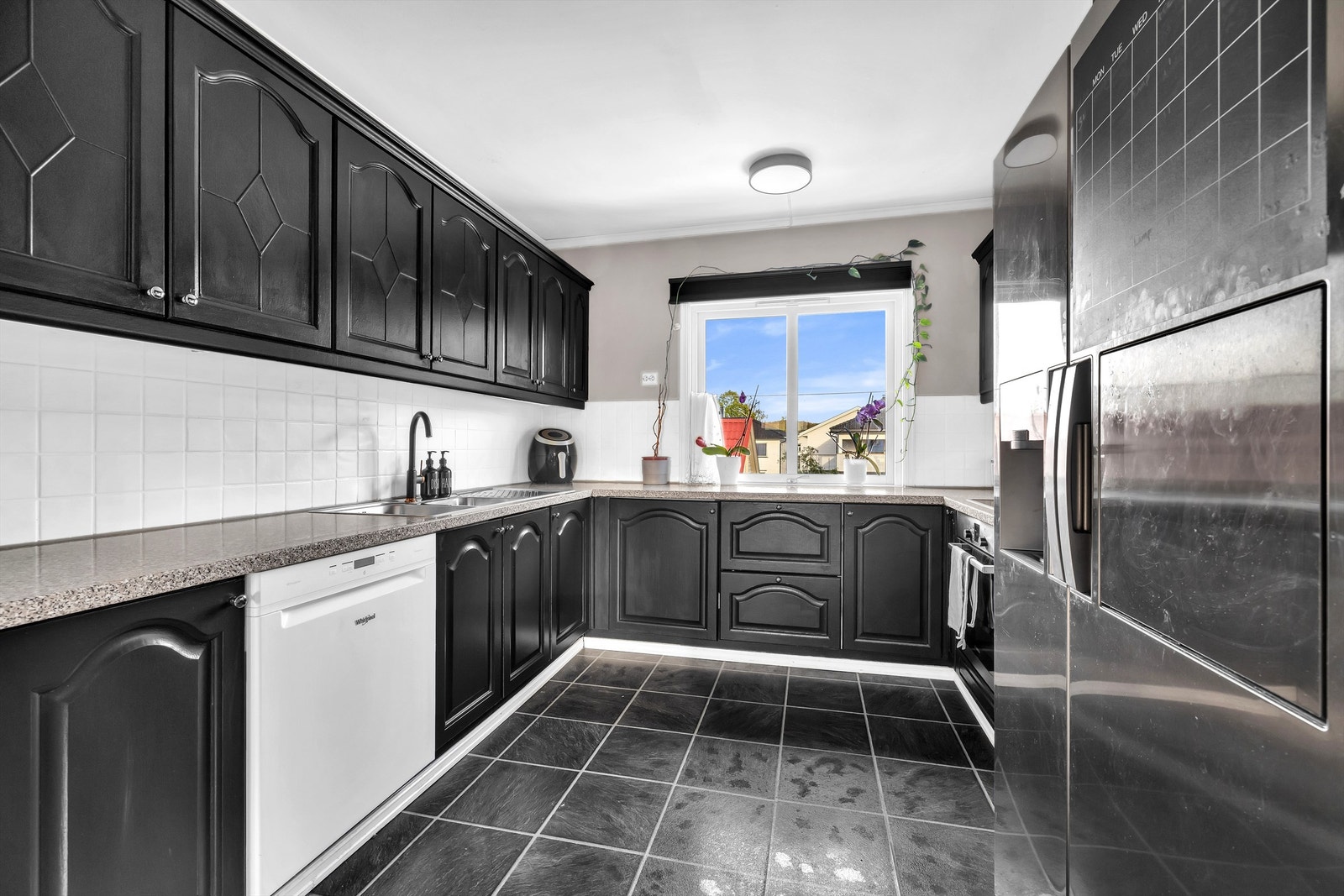 Kjøkkenet har en god størrelse og ligger adskilt fra stuen. Galleribilde