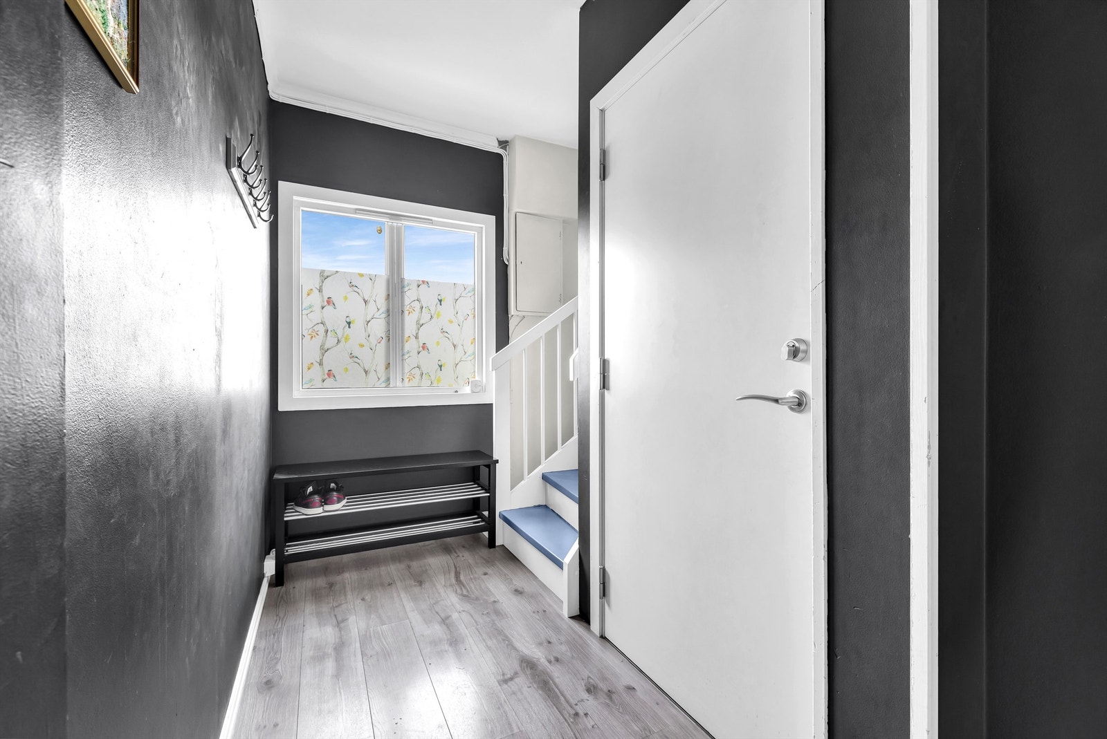 Mellomgang og trapp opp til loftetasje Galleribilde