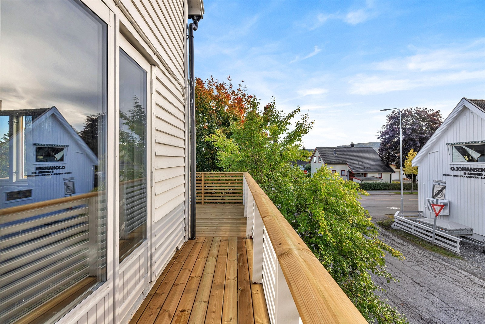 Verandaen fikk nye terrassebord og toppbord i 2024. Galleribilde