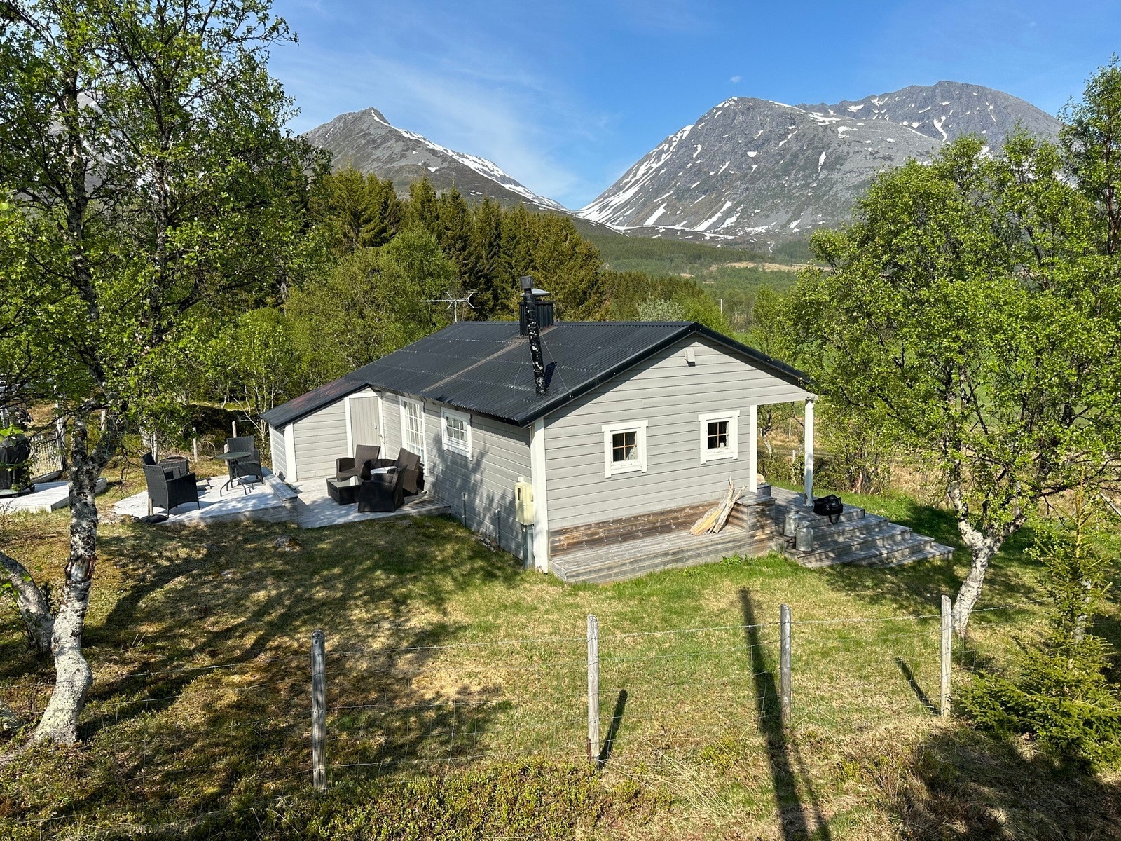 EiendomsMegler 1 v/Sondre Jakobsen har gleden av å ønske dere hjertelig velkommen til visning av denne koselige hytten på Grytøya. Galleribilde