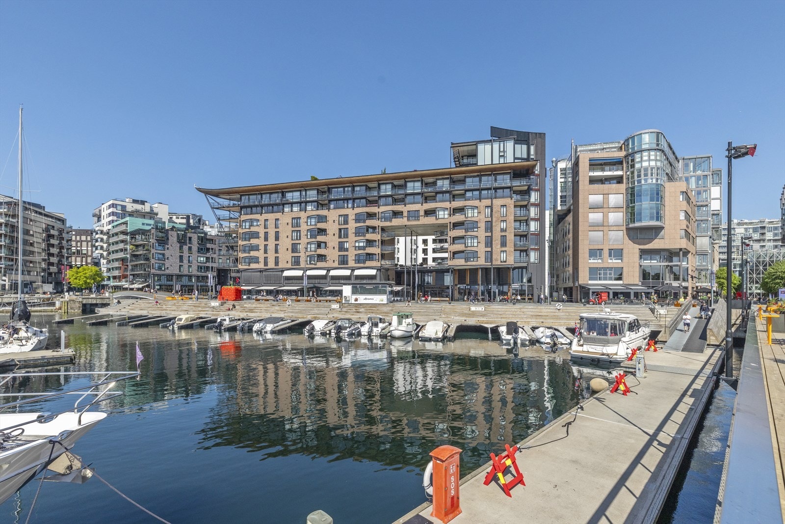 Velkommen til Beddingen 2 - ytterst på Aker Brygge. Galleribilde