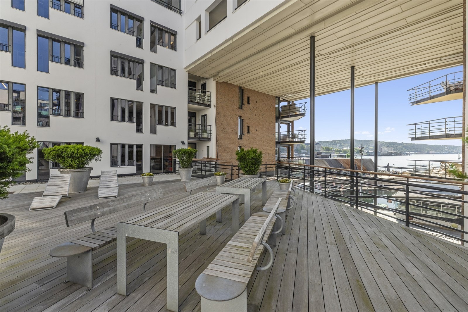 Felles terrasse i 3.etg, kun 1 etg ned fra leiligheten. Galleribilde