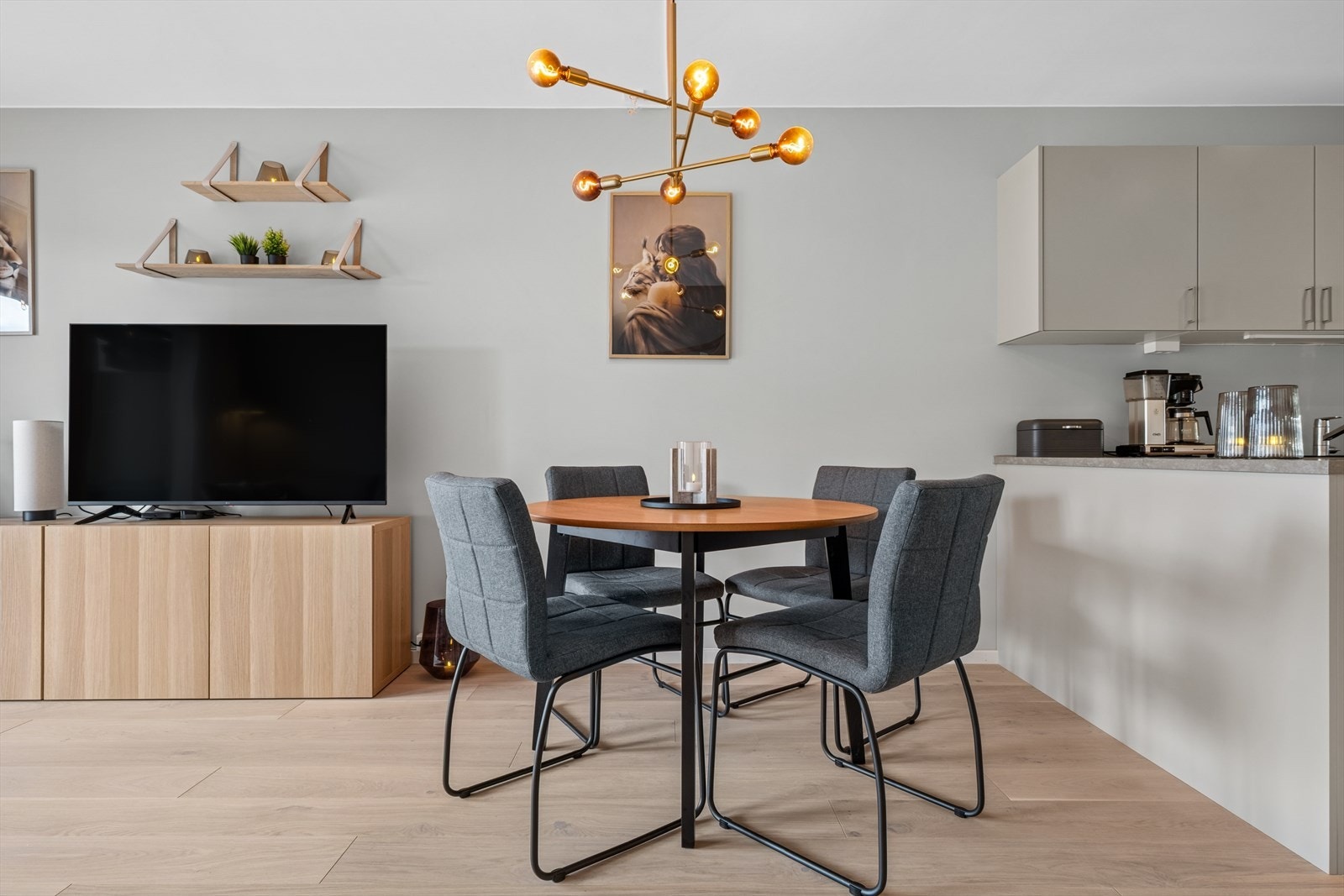 Lave felleskostnader på kroner 2 129 som inkl. bl.a. TV/internett og bygningsforsikring. Galleribilde