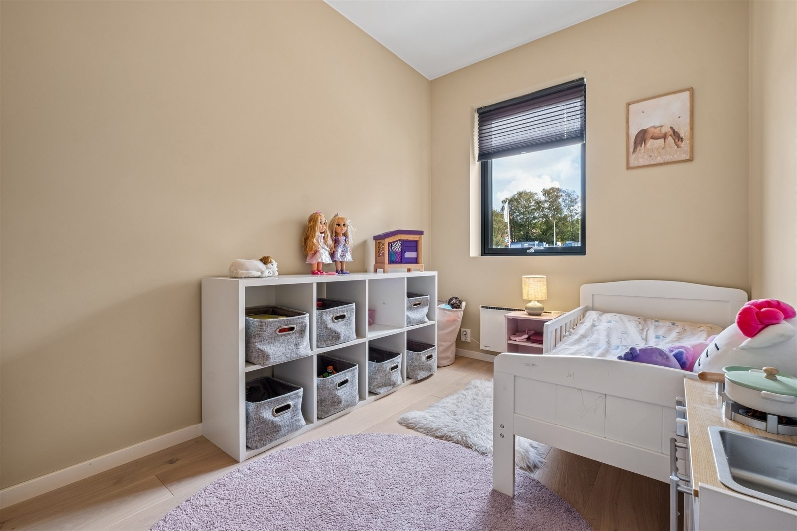 Soverom nr. 3. Alle rommene har parkett på gulv. Galleribilde