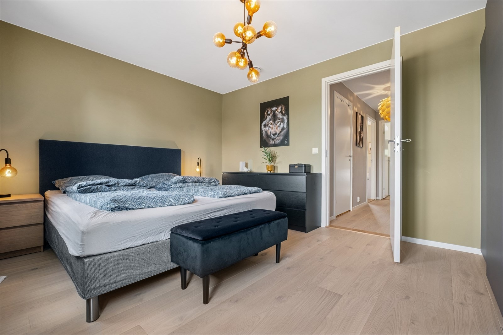 Boligen har totalt fire soverom, fordelt på 2. og 3. etasje. Galleribilde