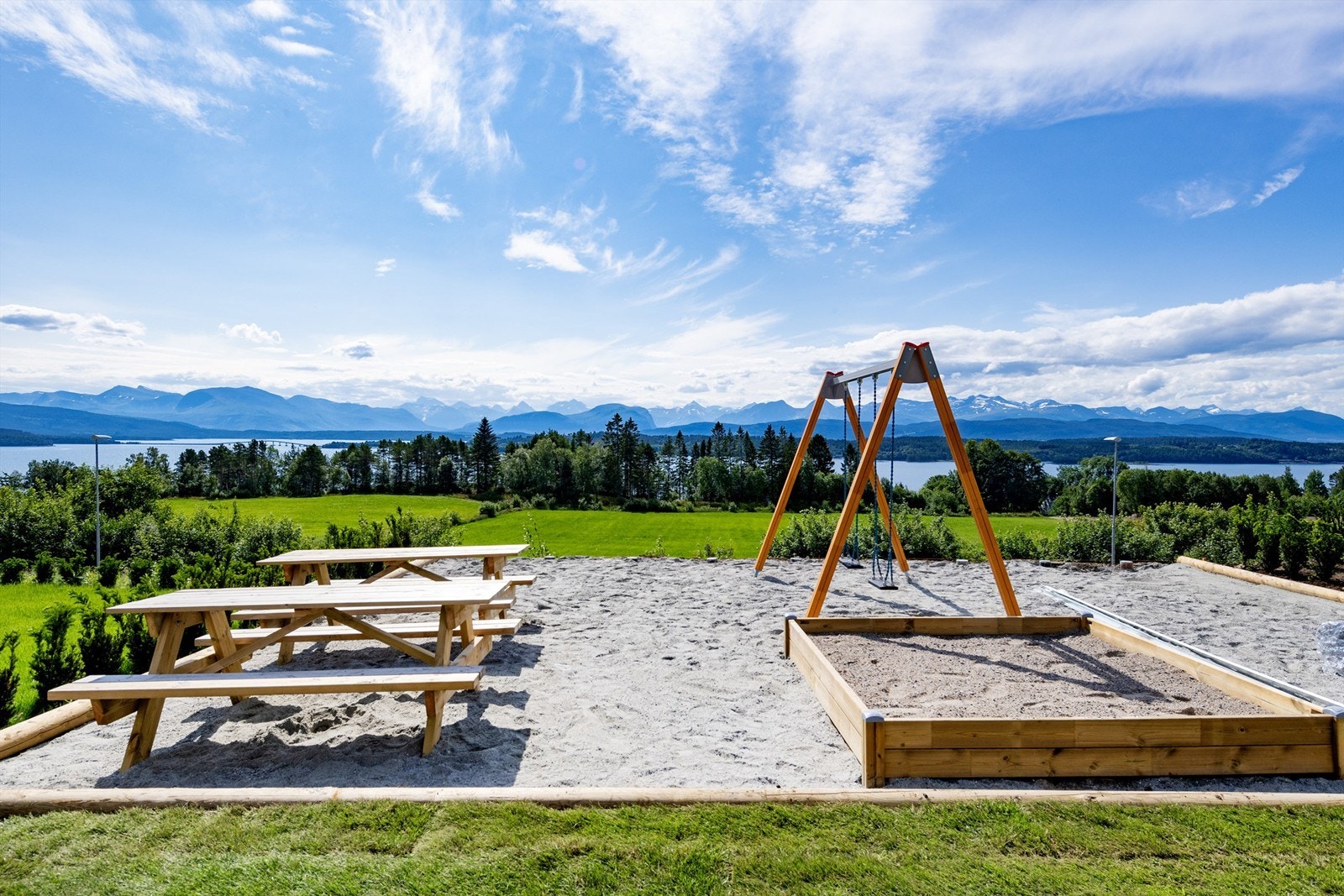 Felles lekeplass i sameiet. Galleribilde