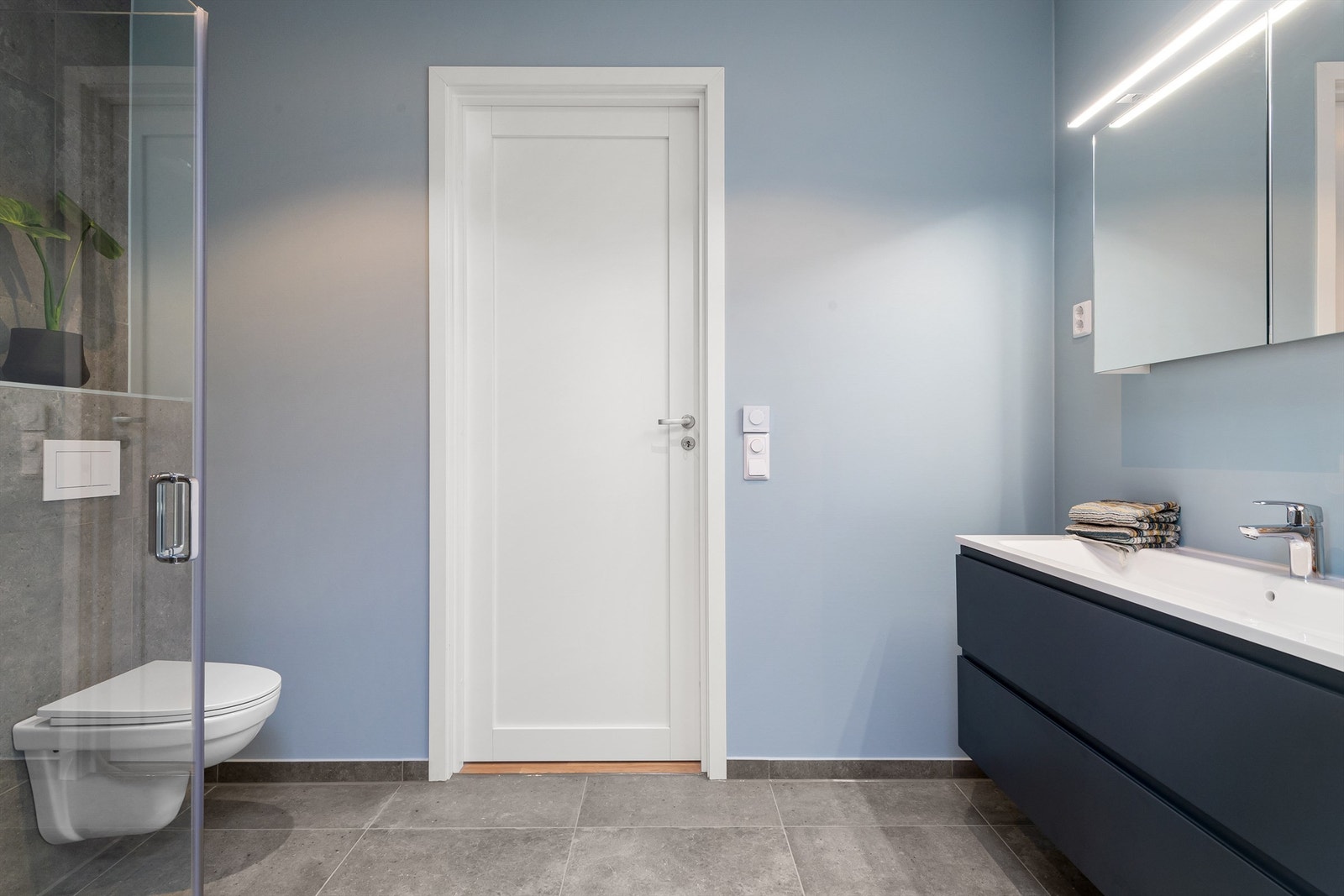 Flott bad i 1. etasje med vannbåren gulvvarme. Galleribilde