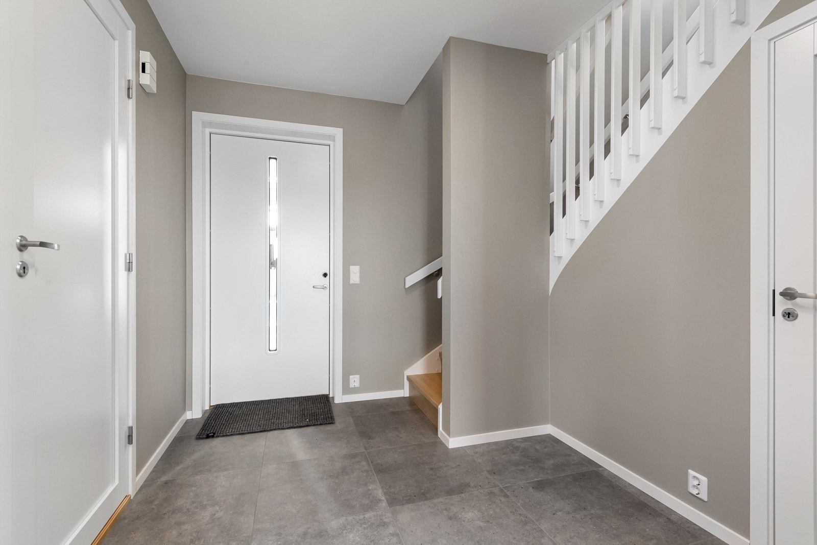 Hall/entré i 1. etasje. Galleribilde