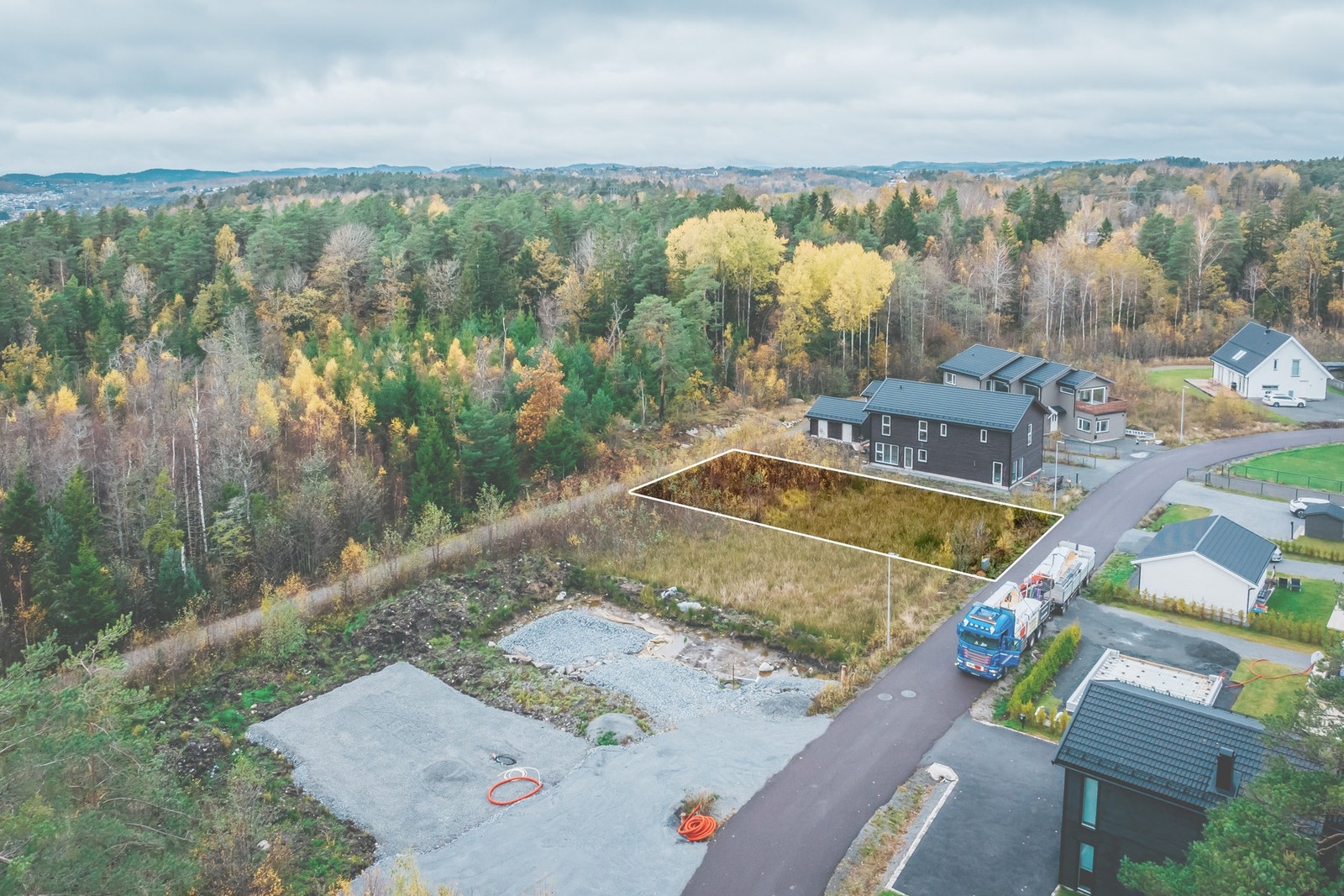 En flott tomt på barnevennlige og populære Guriskogen. Galleribilde