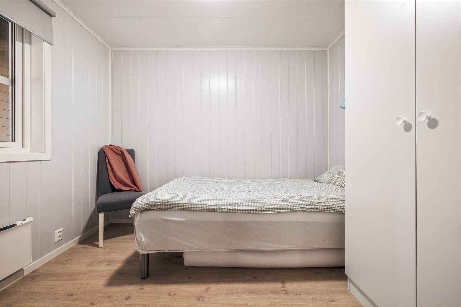 I tillegg har man et praktisk ekstra rom som i dag er innredet som soverom, men er merket som bod på bygningstegningene Galleribilde