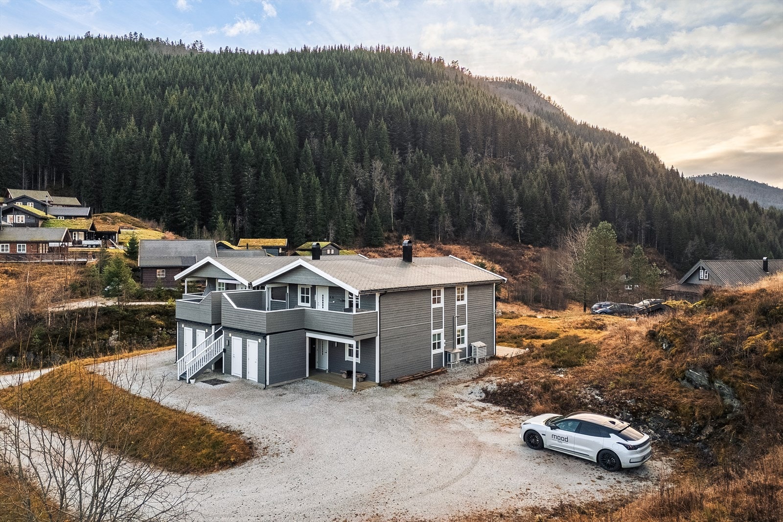 I tillegg medfølger utvendig bod og parkering på felles parkeringsplass Galleribilde