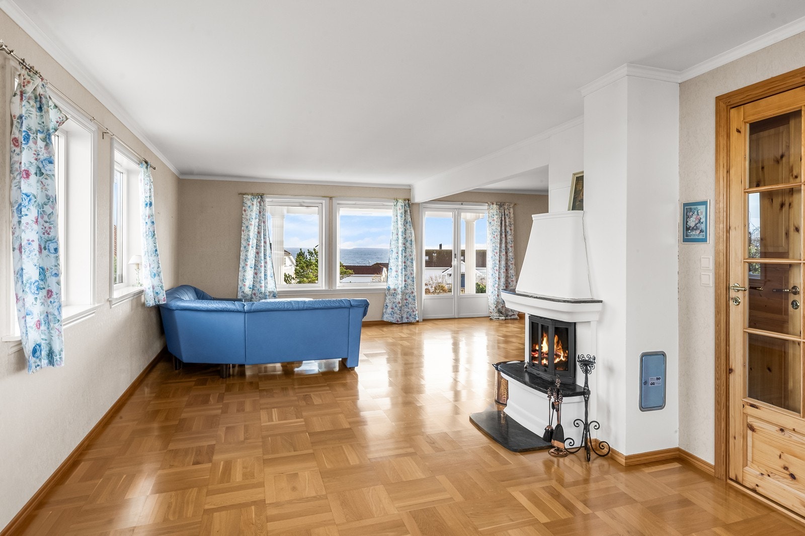 Flott utsikt, fra stuen i første etasje Galleribilde