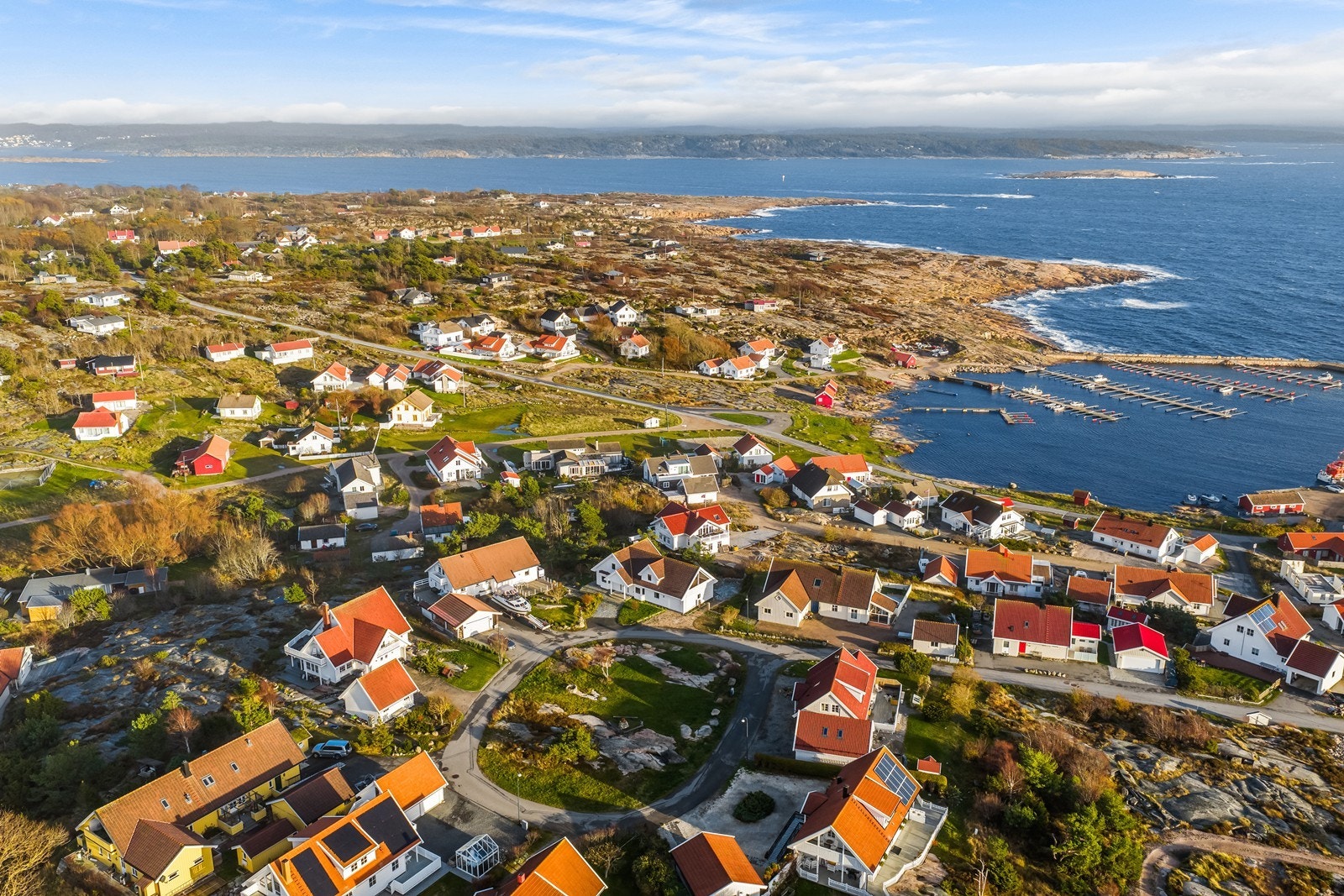 Kirkeøy i bakgrunnen Galleribilde