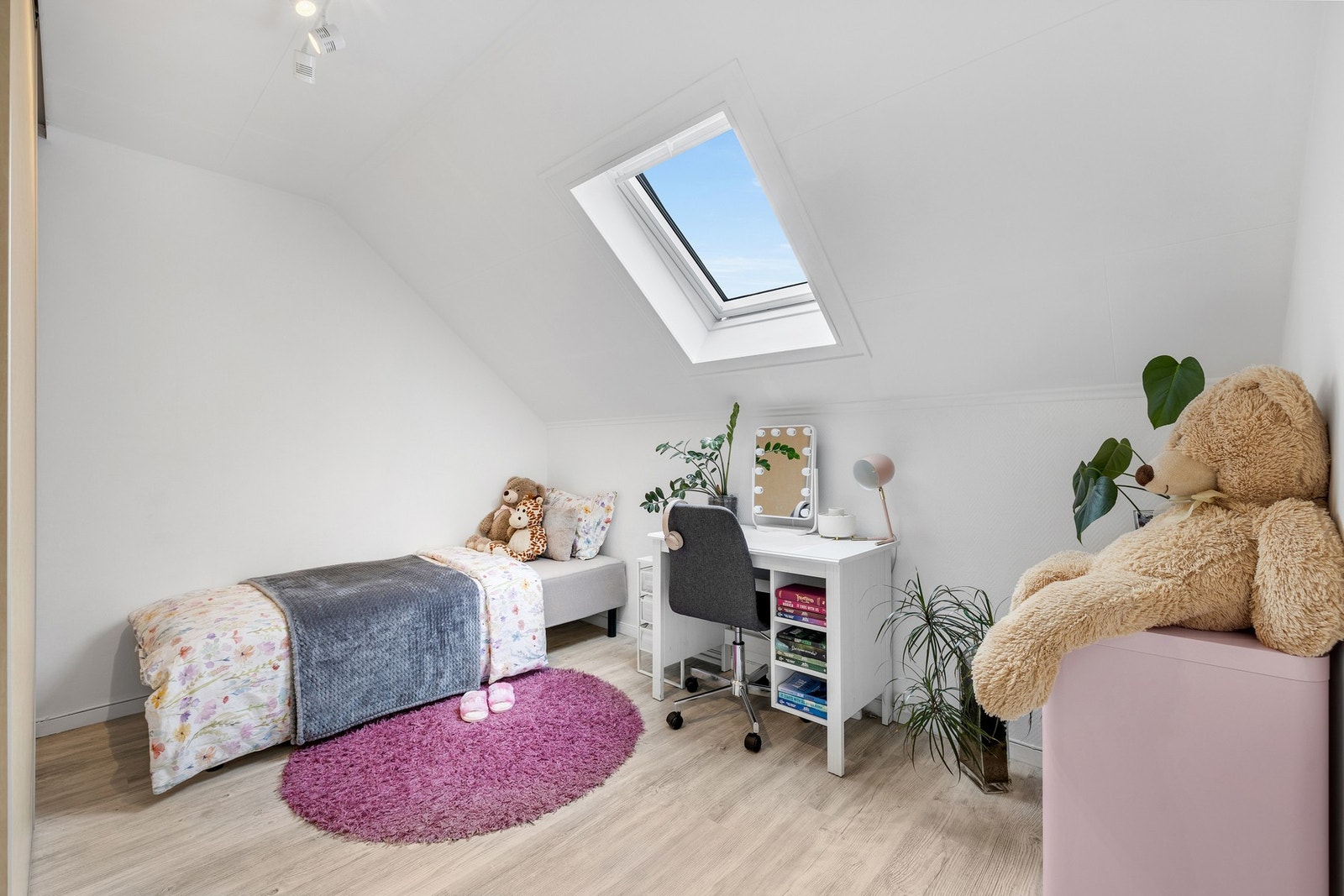 Leilighetens største soverom er 9,8 kvm. Galleribilde