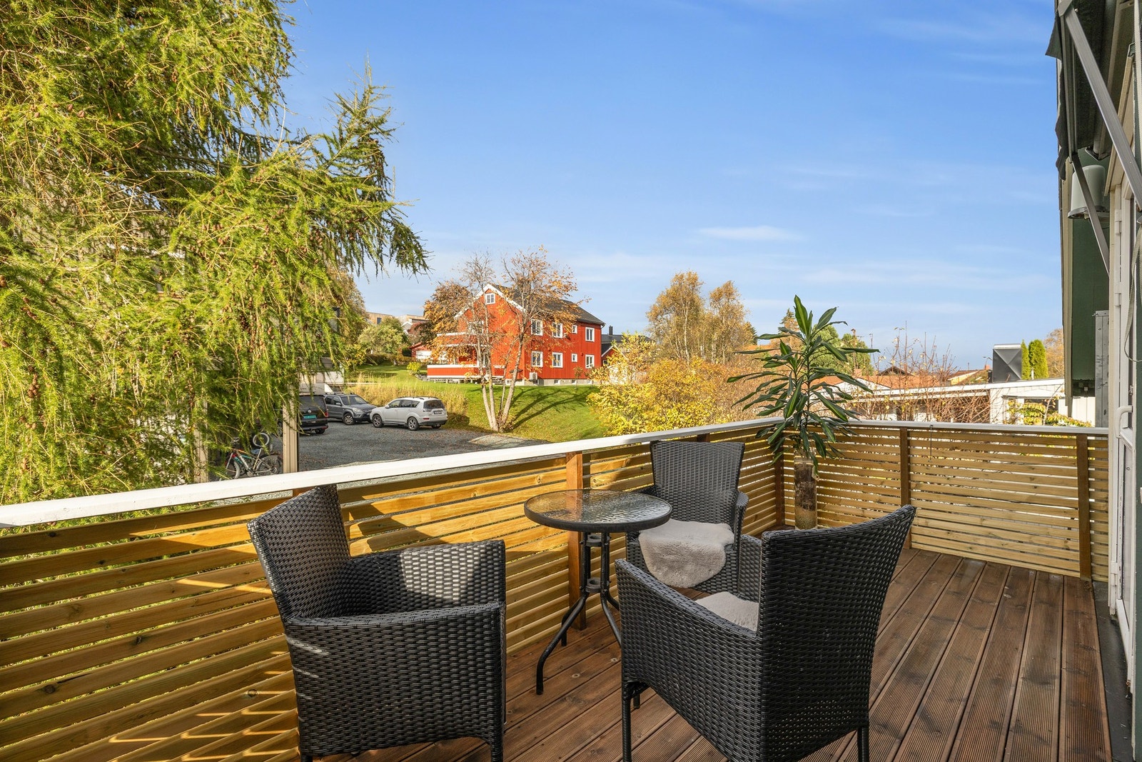 Det er montert markiser for god solskjerming. Galleribilde