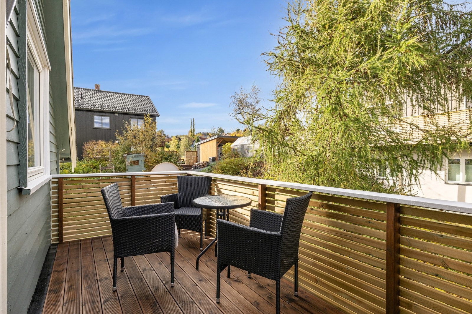 Gpd plass til en sittegruppe i solveggen. Galleribilde