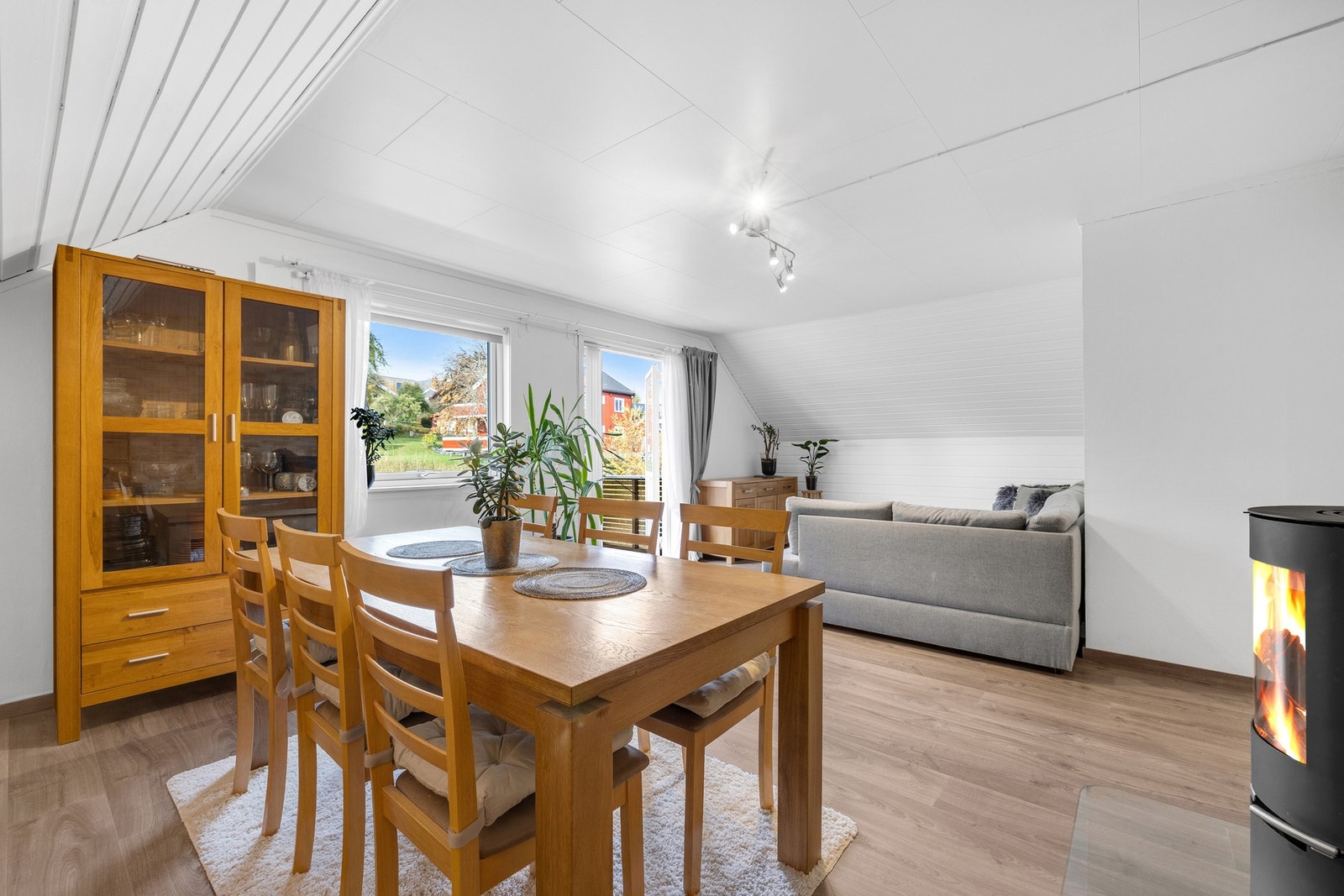 I denne fine 3-roms leiligheten bor du rolig til på Byåsen, men har også gang-/sykkelavstand til St. Olavs, sentrum og flere studie- og arbeidsplasser. Galleribilde