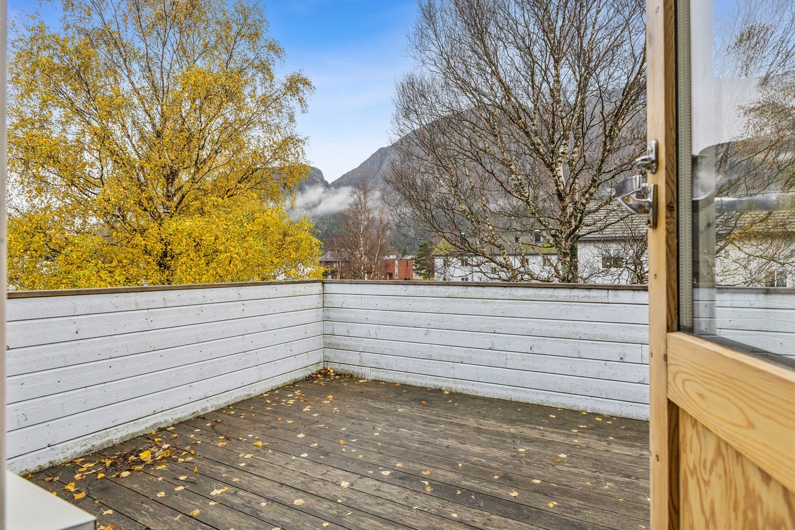 Romslig balkong fra stuen på ca. 13 m². Galleribilde