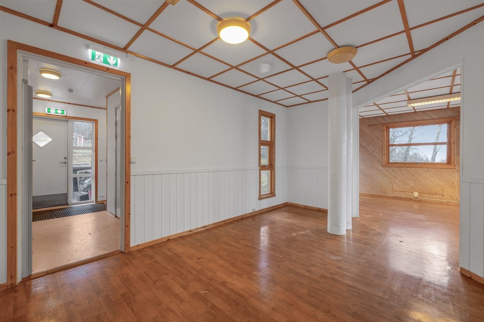 Gang som leder til stue/kjøkken til høyre Galleribilde