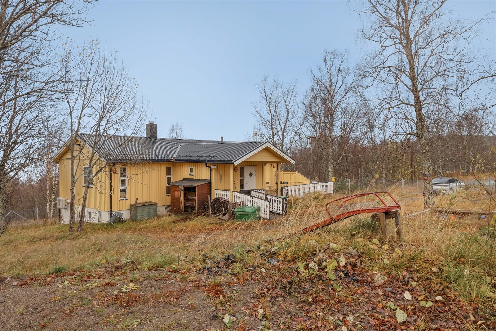 Lekeapparater til høyre i bildet ligger ikke på denne eiendommen, og tilhører Balsfjord Kommune Galleribilde