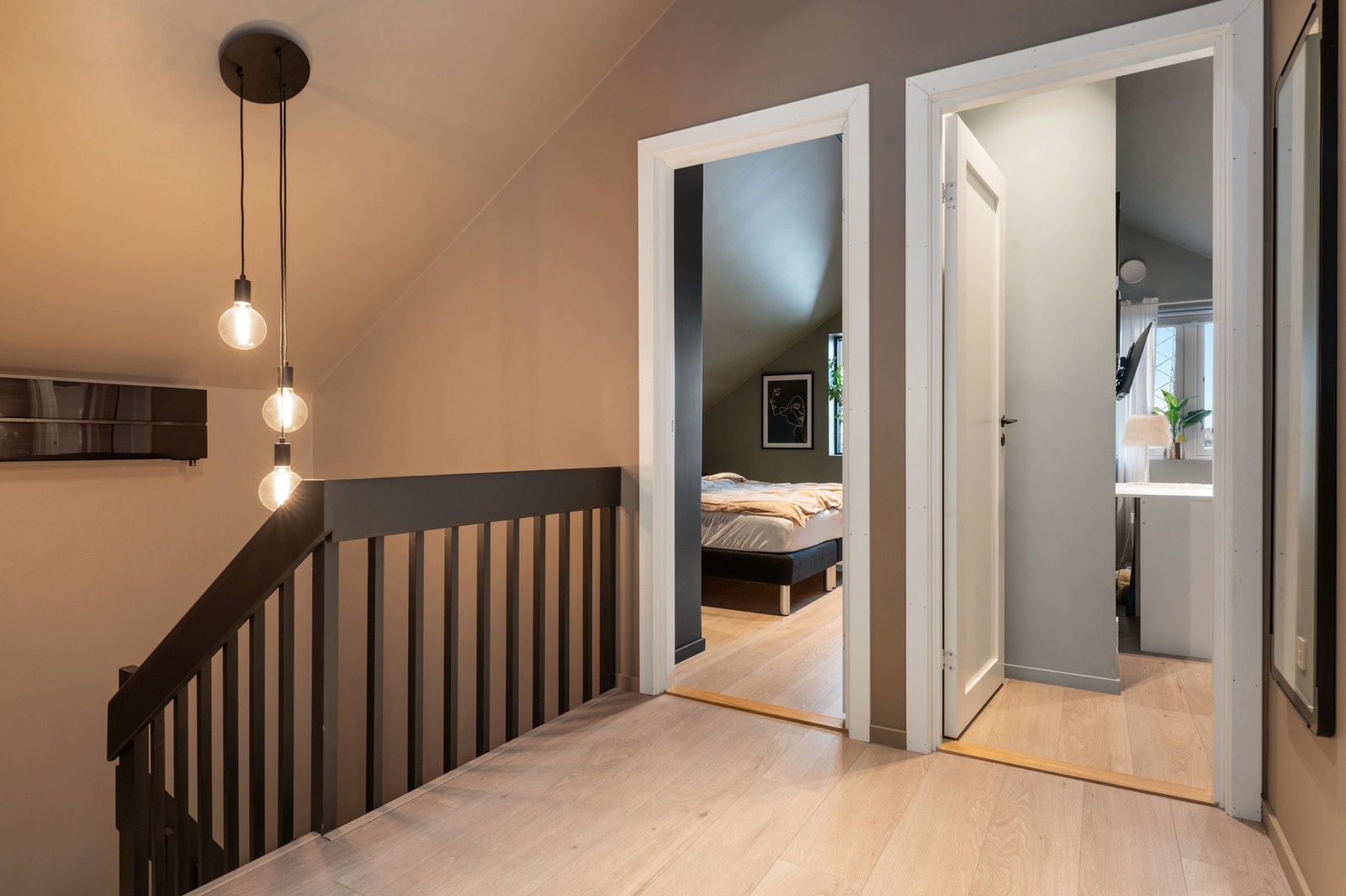 Hall - 2.etasje rommer fire soverom og bad Galleribilde