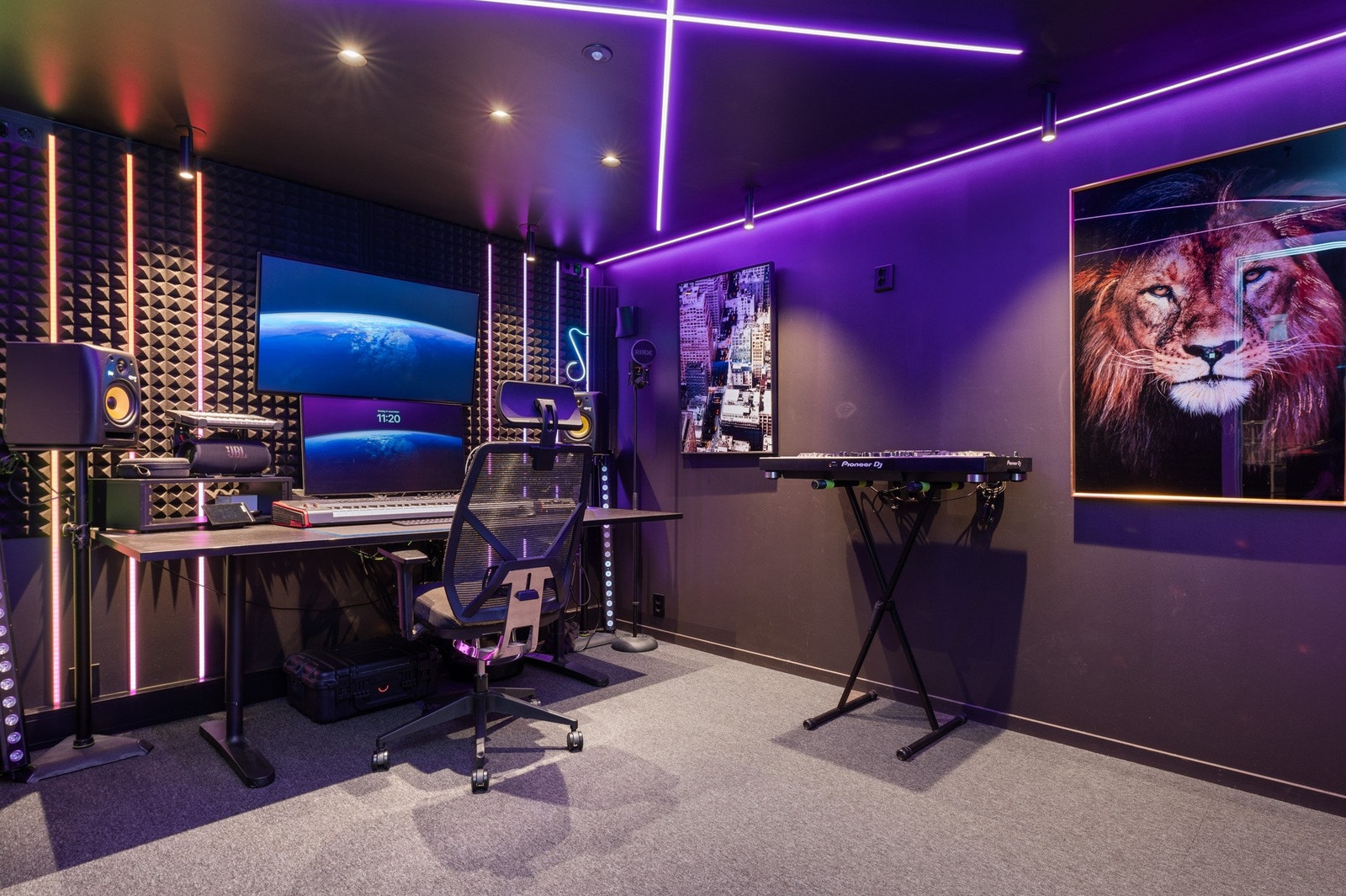 Det er to innredede rom i kjeller. Et er nå brukt som musikkstudio (utstyret følger ikke med) Galleribilde