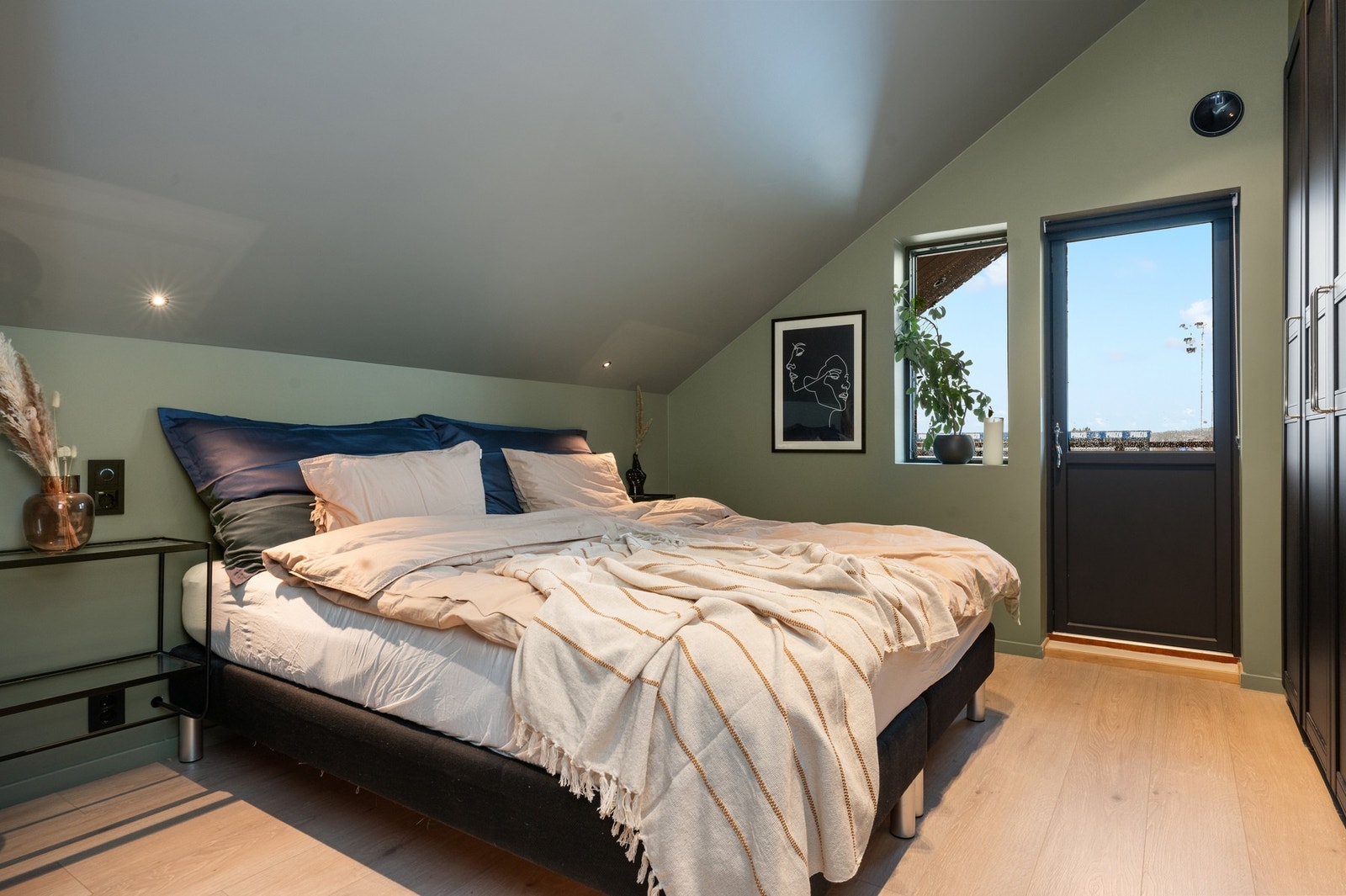 Hovedsoverom med utgang til egen veranda Galleribilde