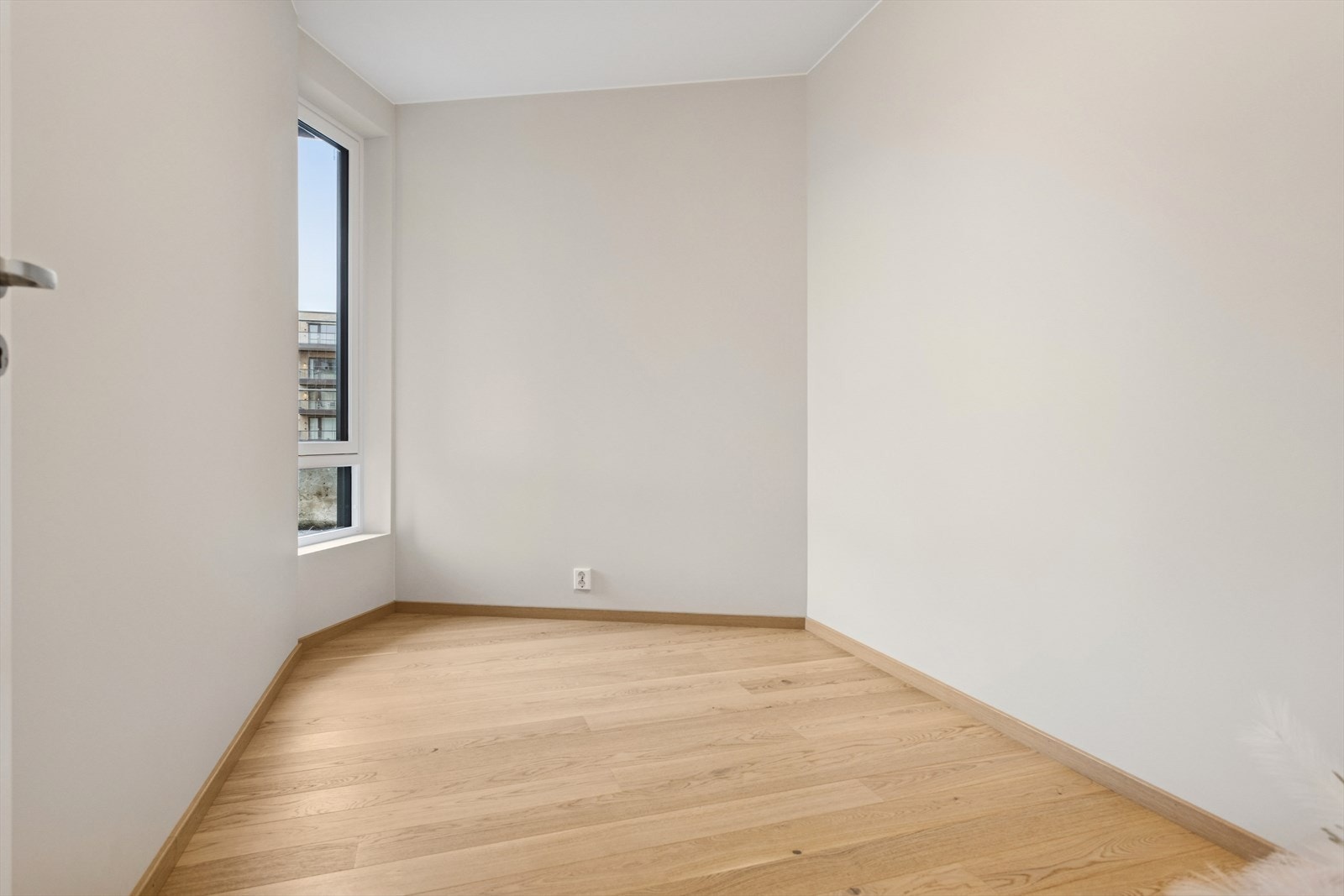 Soverom 3 med plass til seng og garderobeskap. Galleribilde