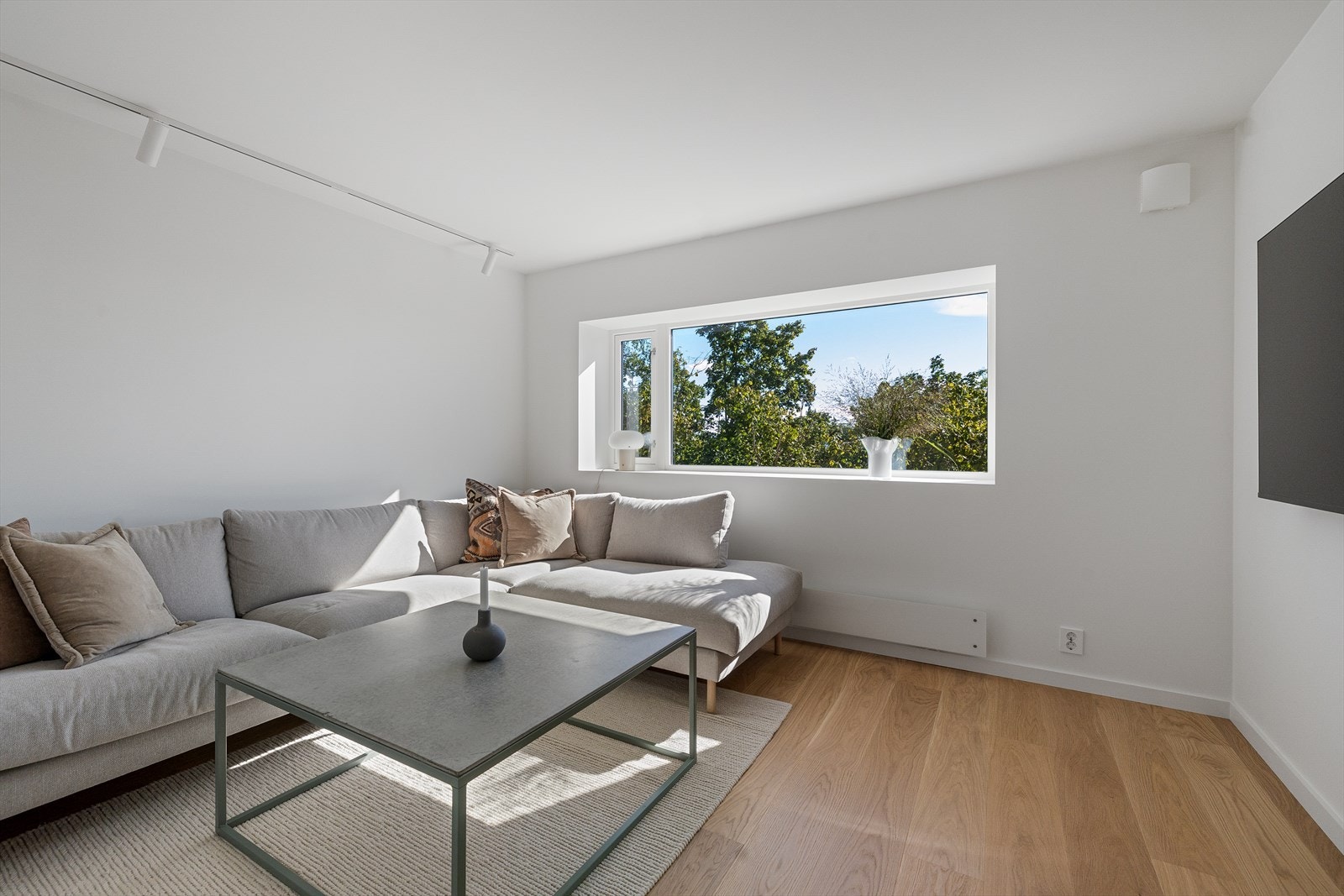 Det er 3 store soverom i underetasjen, alle av god størrelse og kan benyttes som hovedsoverom Galleribilde