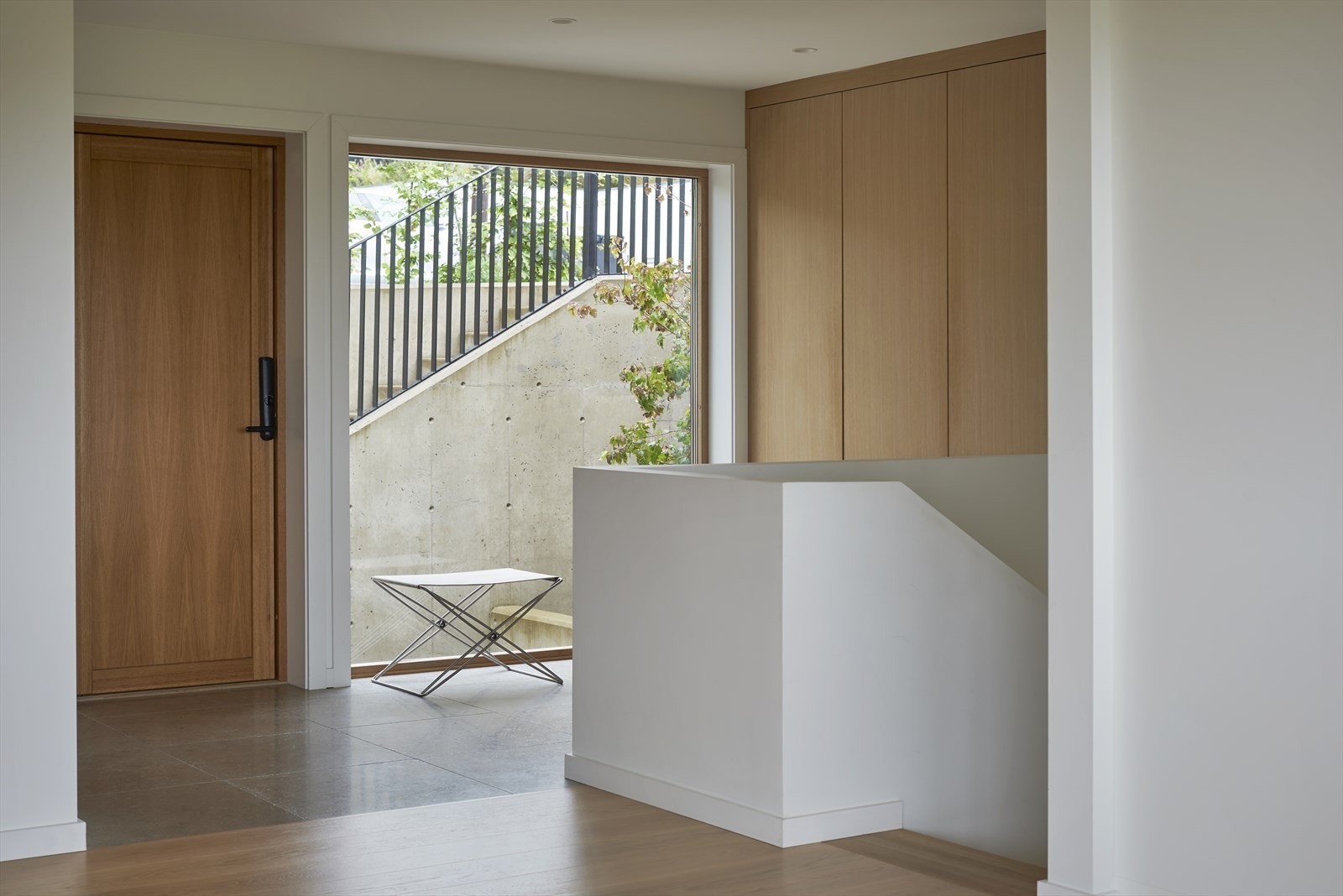 Velkommen til Liomveien 7 - Påkostet, arkitekttegnet enebolig (Skaara arkitekter) med panoramautsikt mot sjøen Galleribilde