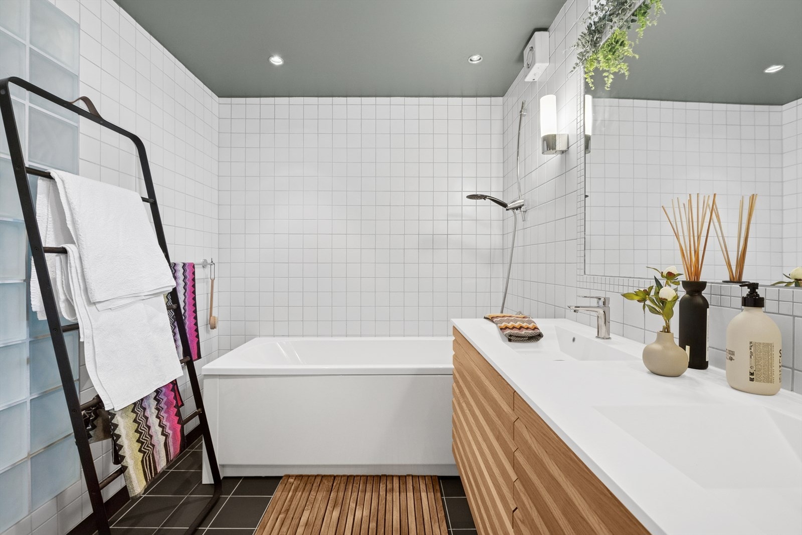 Ditt private spa med badekar på badet. Galleribilde