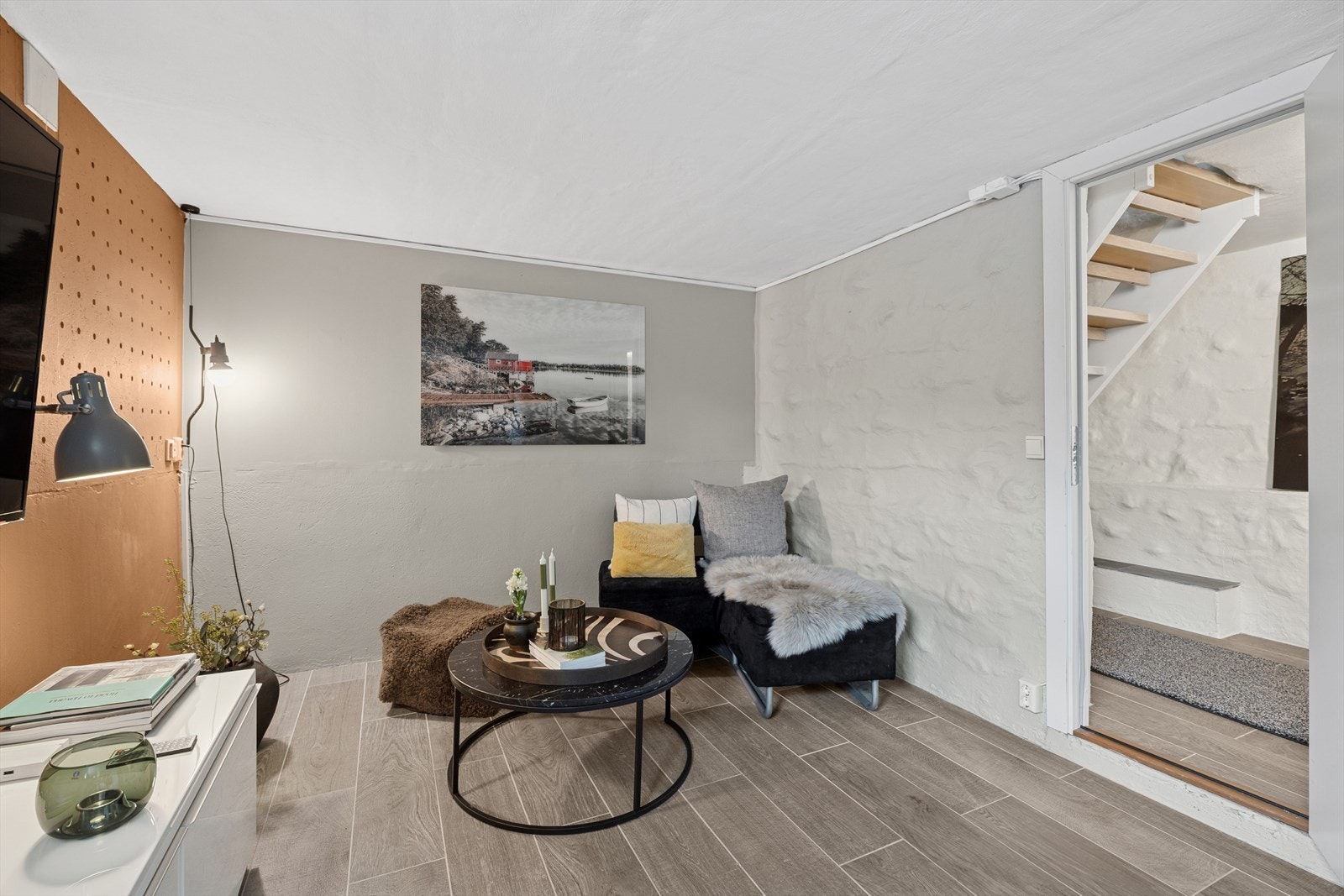 Kjellerstue for ro og hyggelig samvær. Galleribilde