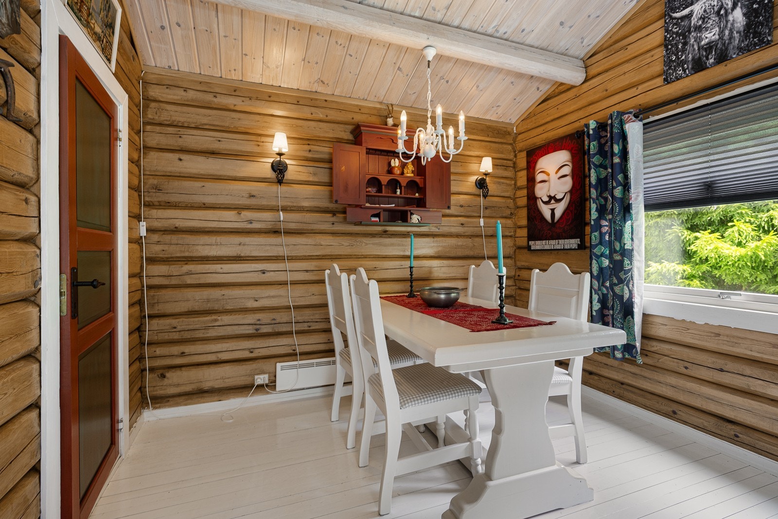 De store vinduene sørger ikke bare for unik, naturlig lyssetting - her er også naturskjønn utsikt. Galleribilde