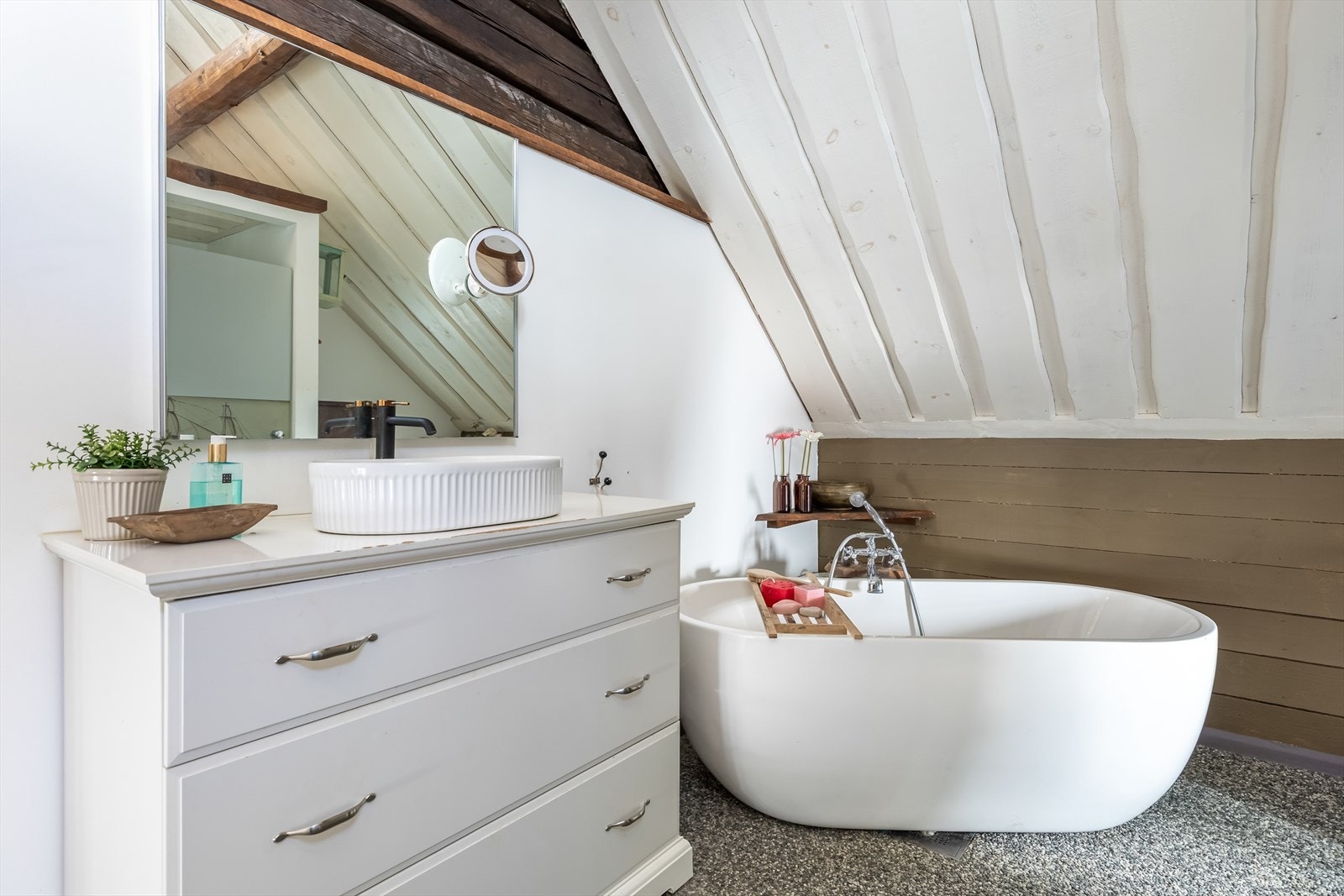 Dusjbad i 1. etg. Galleribilde