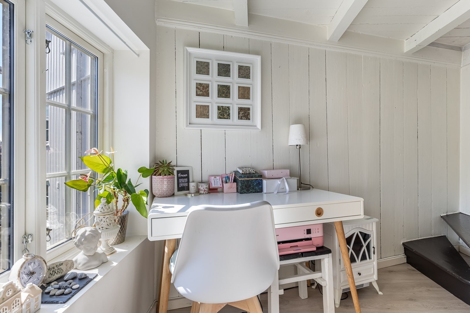 kontor-krok med trapp opp til hemsen Galleribilde