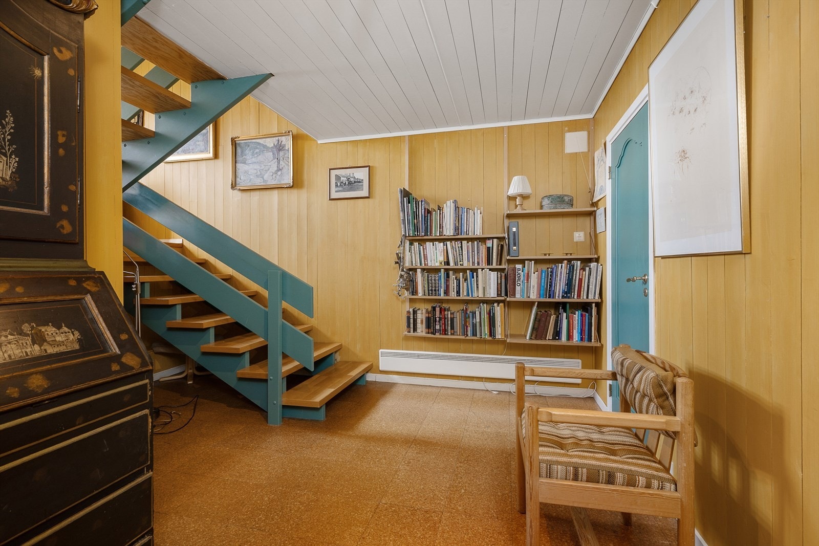 Gangen nede ved enden av trappa. Galleribilde