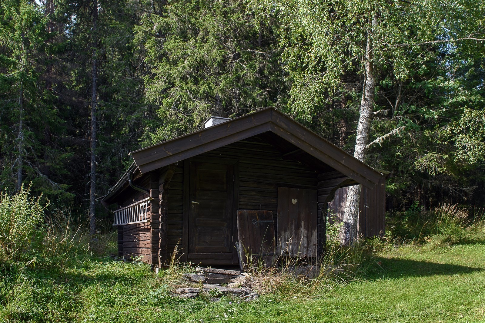 Stabbur med lagringsmuligheter. Galleribilde