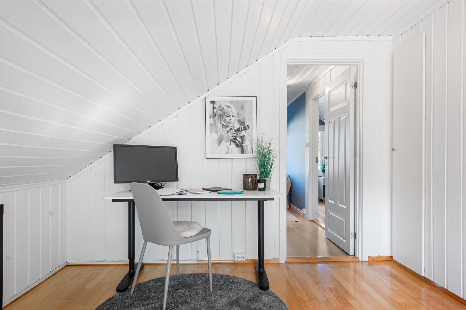 Gangen er i dag innredet med et hjemmekontor, en smart utnyttelse av arealet. Galleribilde