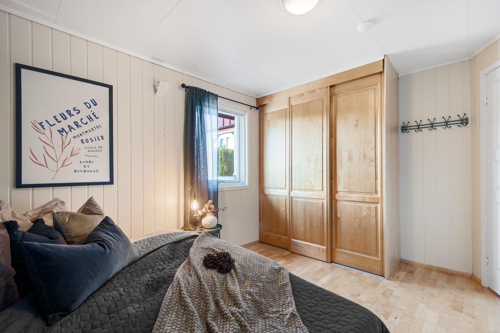 Også her er det plass til garderobeskap for oppbevaring. Galleribilde