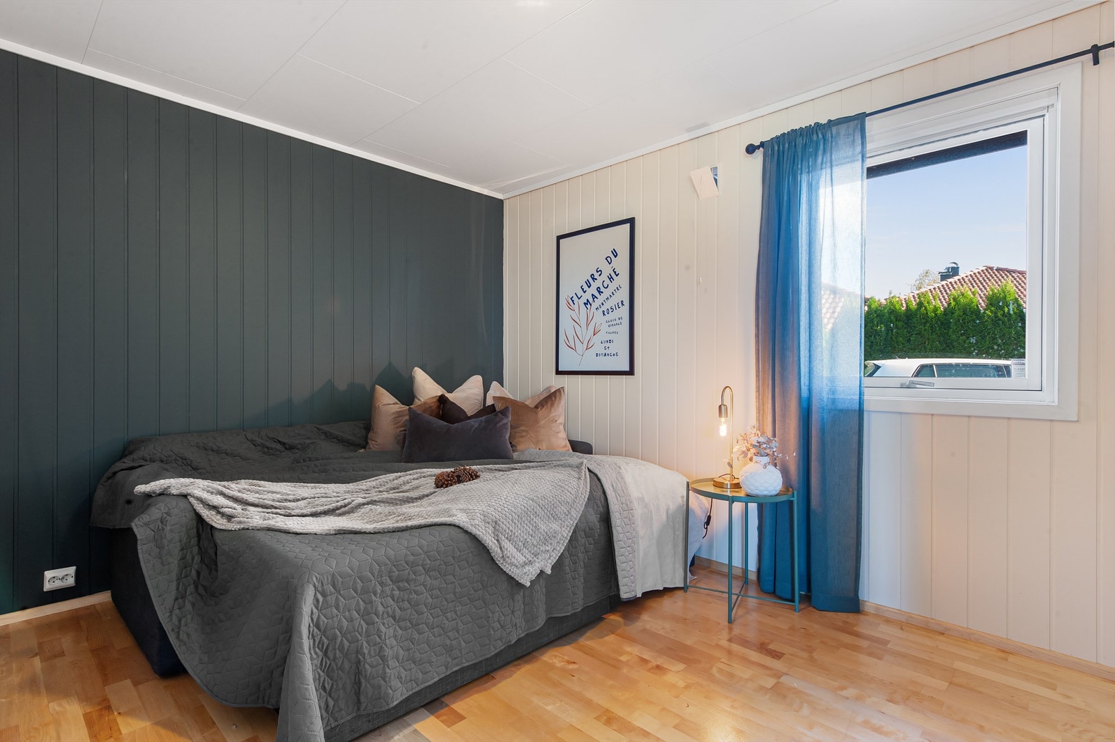 Det andre soverommet i etasjen egner seg godt som barnerom, gjesterom eller kontor. Galleribilde