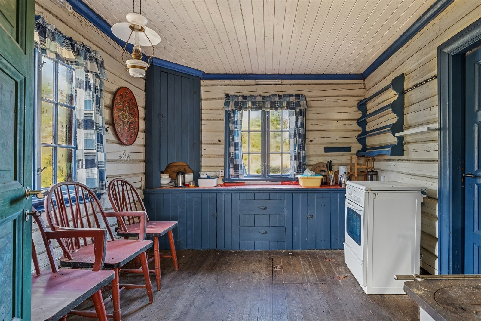 Eldre plassbygget kjøkken. Galleribilde