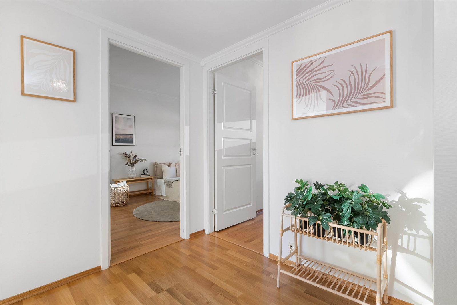 Leiligheten har to soverom som begge har inngang fra gangen. Galleribilde