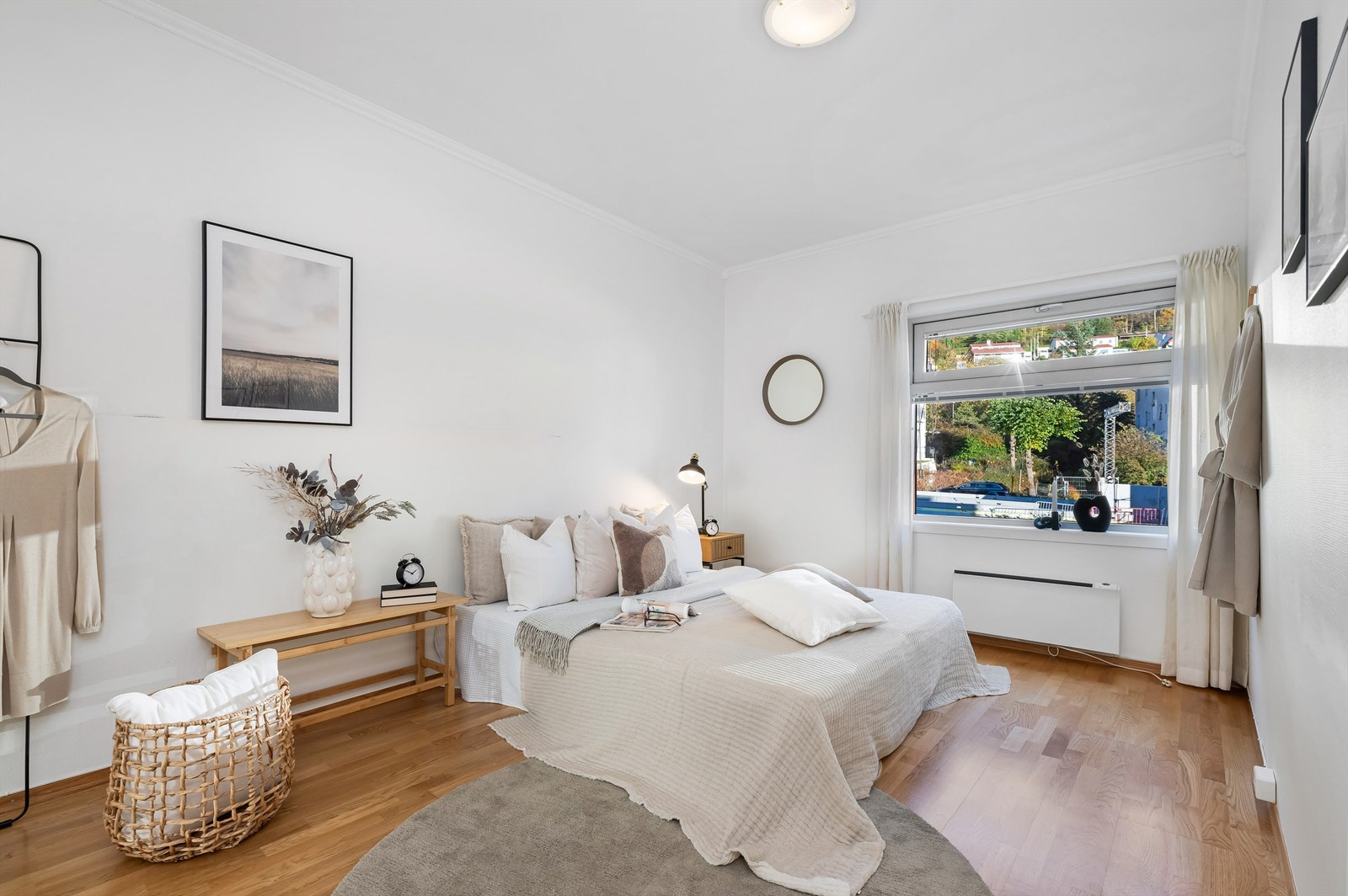 Hovedsoverommet er stort og luftig og har en deilig atmosfære. Galleribilde